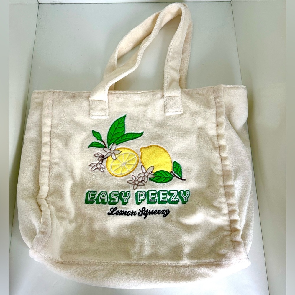 EASY PEEZY LEMON 🍋 SQUEEZY BEACH BAG